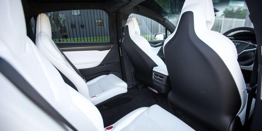 Интерьер Tesla Model X P100D 2017 года  (AU) (фото 4 из 17)